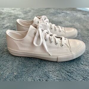 👟White Canvas Memory Foam Sneakers